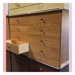 8 drawers dresser / Eight drawers dresser