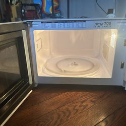 Microwave 700 Watts