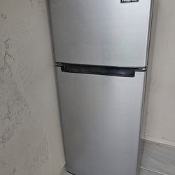 Magic Chef Mini Fridge