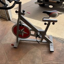 SUNNY HEALTH & FITNESS EXERCISE BIKE