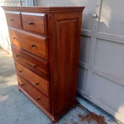Chest of drawers