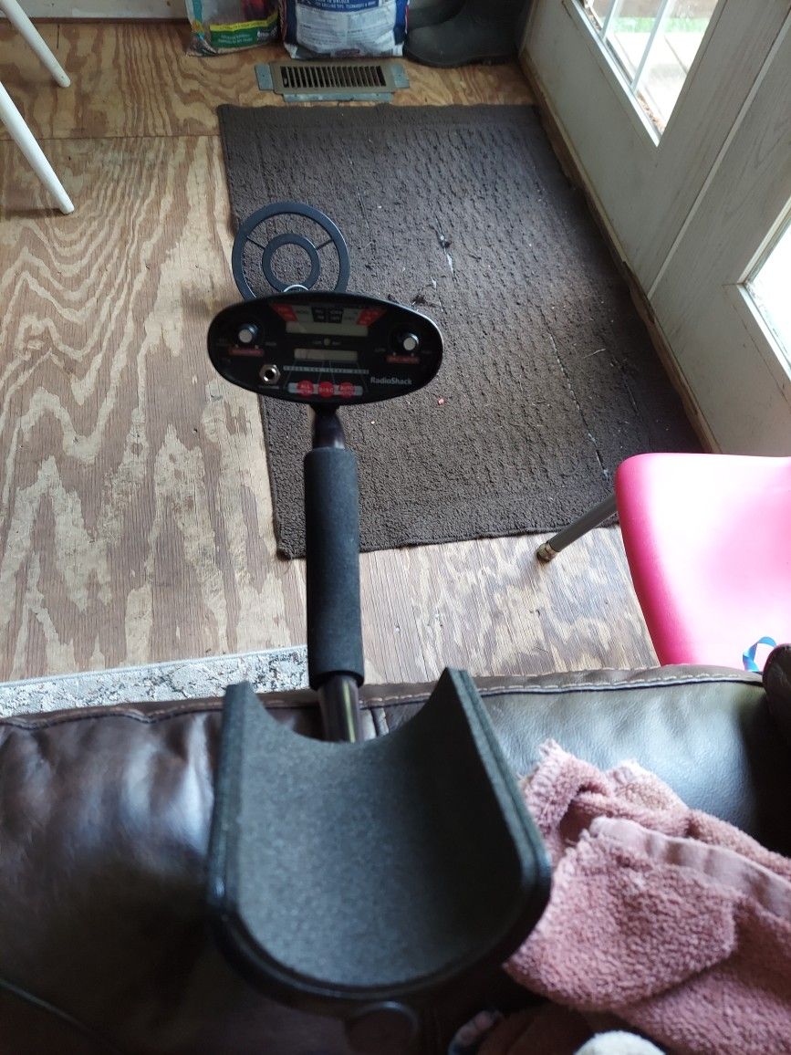 Radio Shack METAL DETECTOR