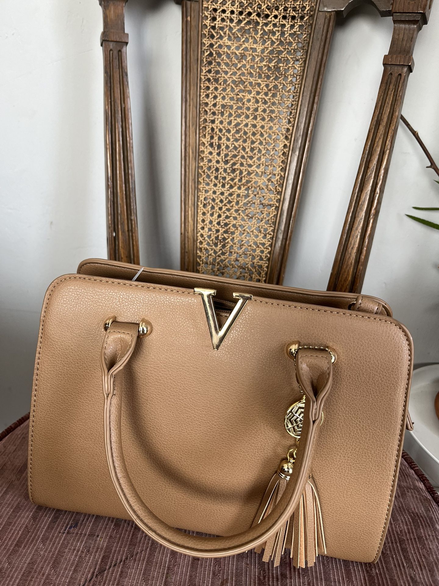 Crossi “V” Handbag/Purse