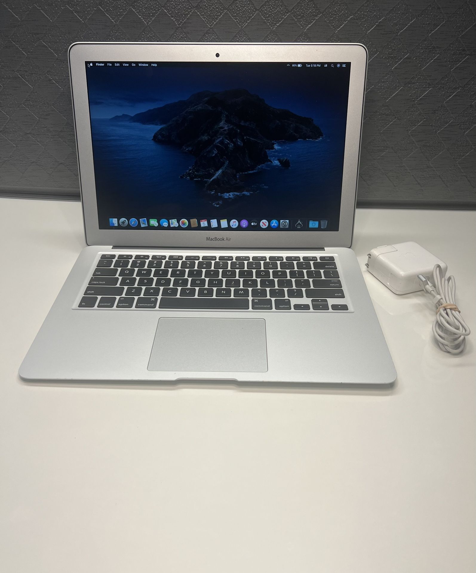 Apple MacBook Air 13 inch Core i5/ 4GB/ 128GB SSD macOS Catalina - Main Image