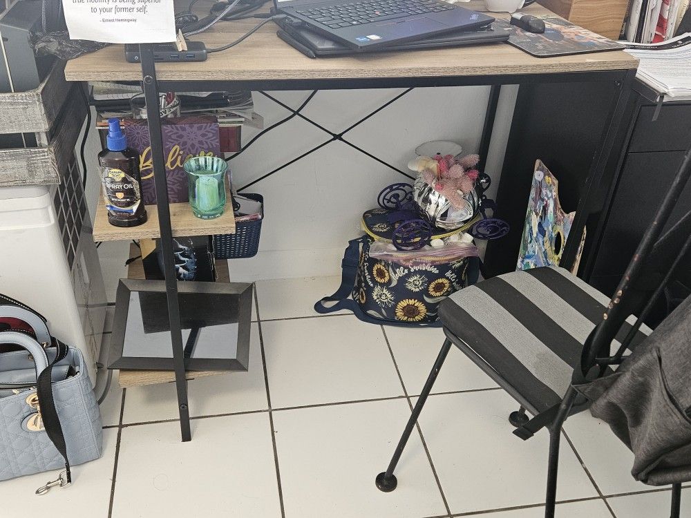 Desk Minimal Size With 3 Shelves
