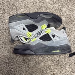 Used Jordan 4 Neon 