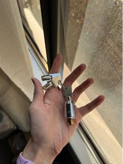 Storage unit lock and keys