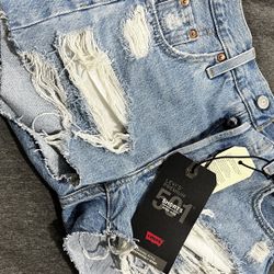 Women’s/Juniors clothes Levi’s/Lulu/Ugg