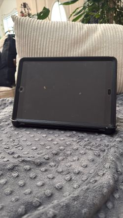 ipad  pro 10 with protective case
