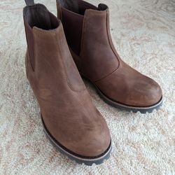 Like New Chaco Chelsea Boots - Women's Size 8w