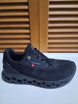 On Cloudstratus 2 Women's Running Shoe * Size: 8.5