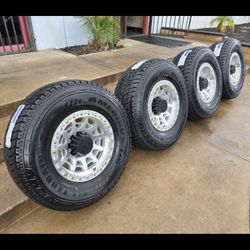 17" LOCK LUNATIC rims w- 35x12.50R17 Americus A/T tires