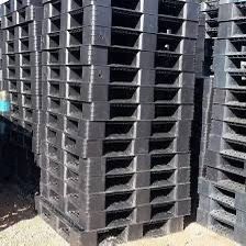 100. Plastic Pallets - Great Condition - Delivery Optional 