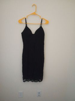 Women's little black lace dress (m)