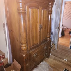 Older Solid Wood Bedroom Furniture Set