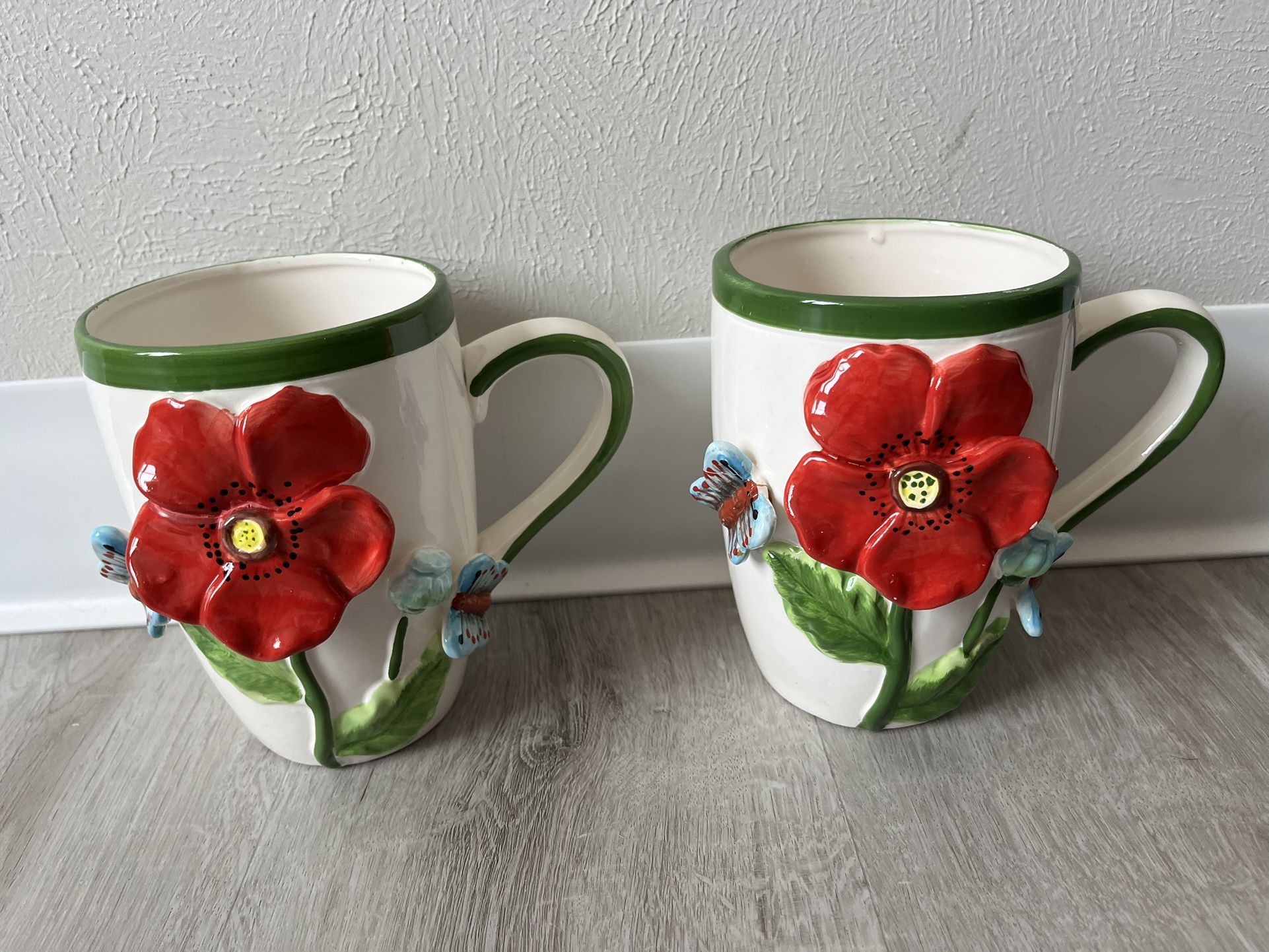 Set Of 2  La Dolce Vita  3D Poppy Coffee Mugs.