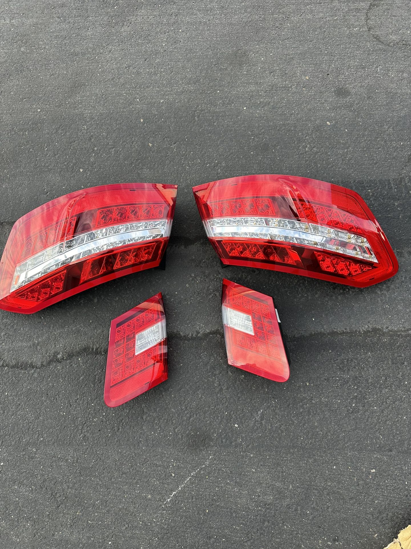 10-13 Mercedes W212 E350 Outer Tail Light Lamp Left Driver Side OEM
