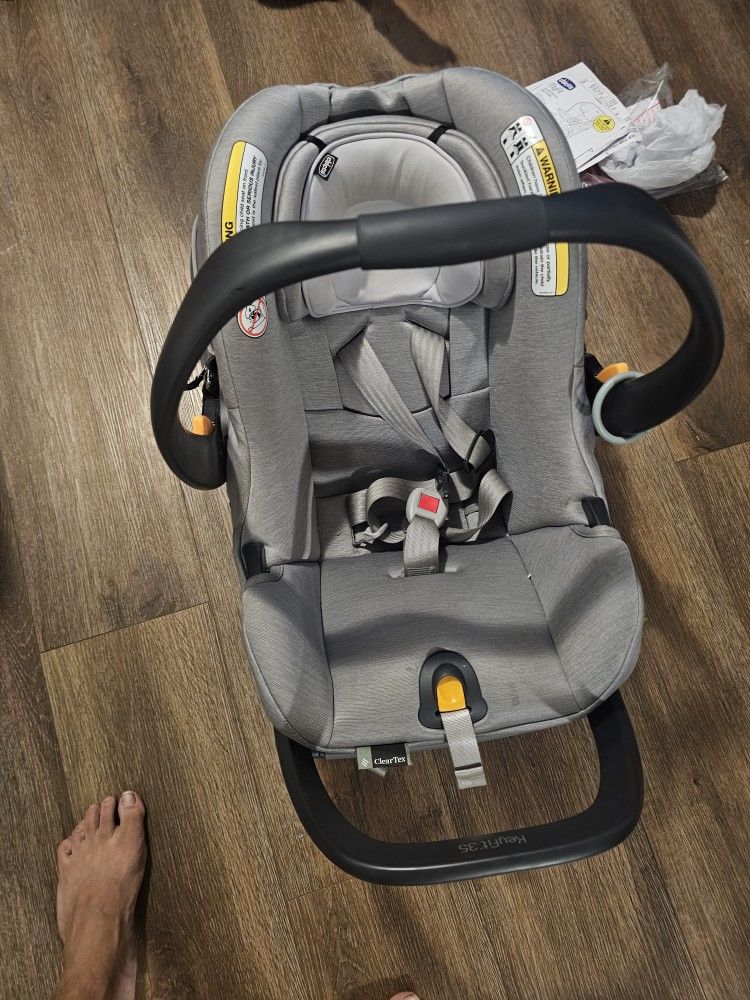 Chicco KeyFit® 35 ClearTex® Infant Car Seat and Base, Rear-Facing Seat for Infants 4-35 lbs Used