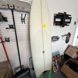 EC   SURFBOARD 7’ 4”