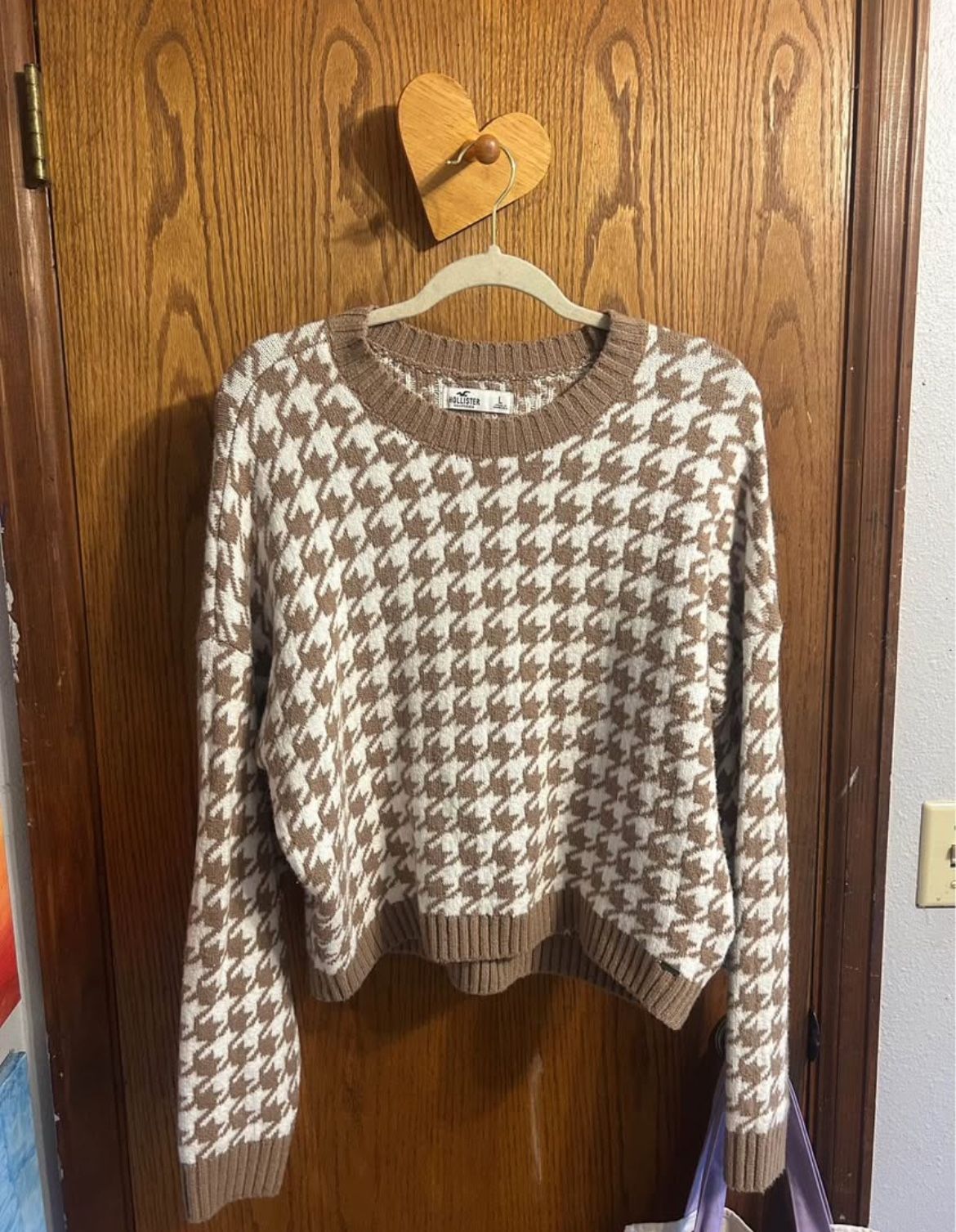 Hollister camel chevron sweater - Large