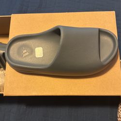 yeezy slides 
