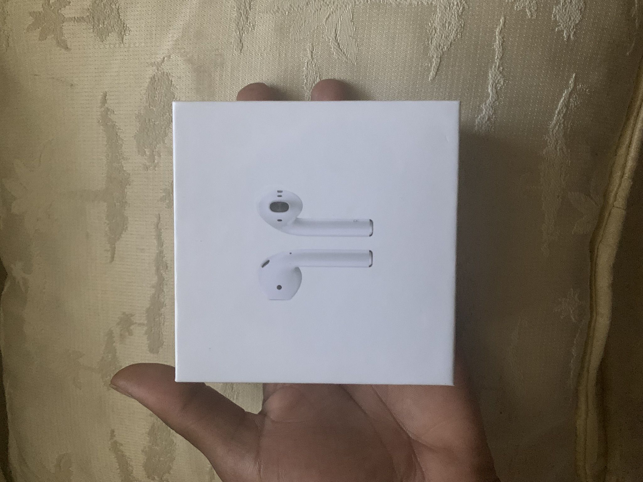 *BRAND NEW * AirPod 2