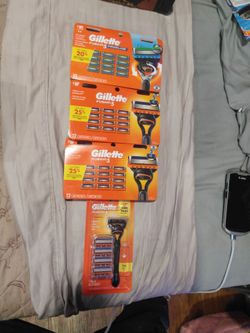 Gillette Fusion 5 Razor and  Blade Refill Bund