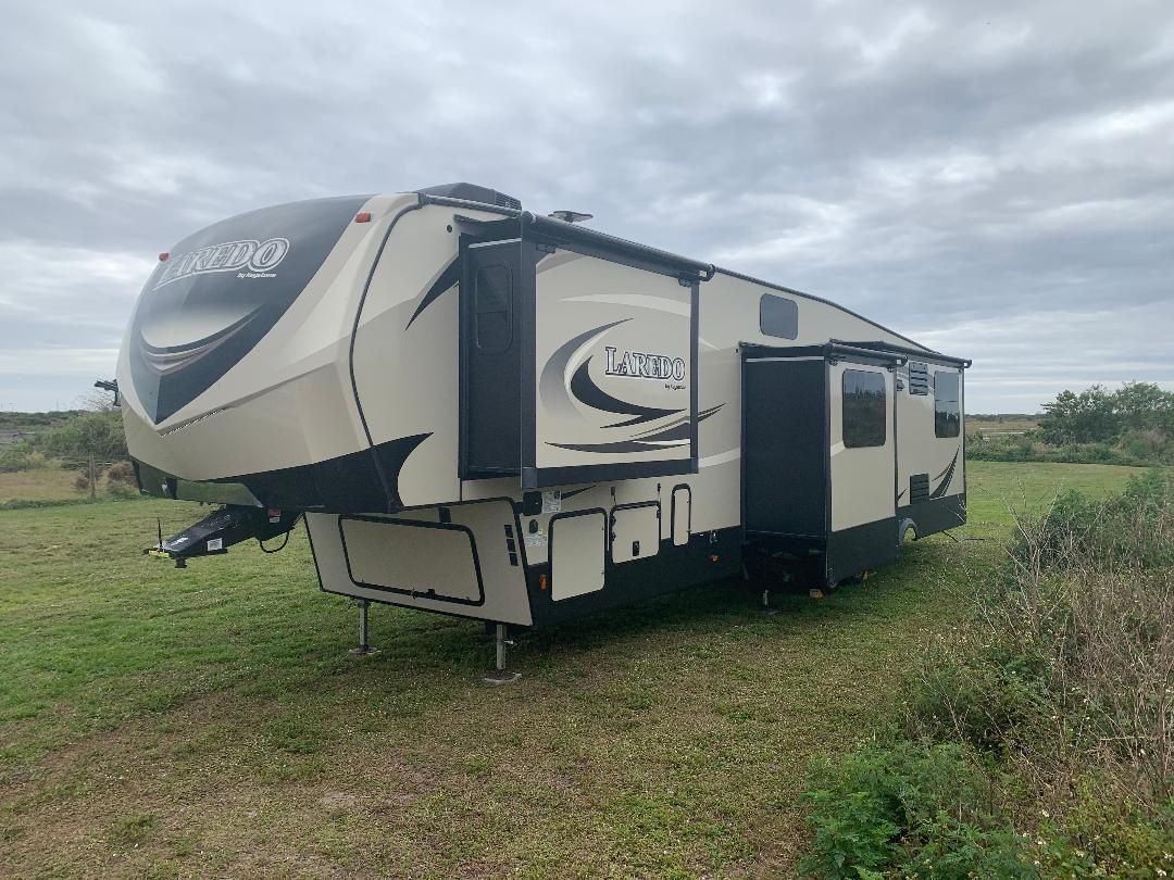 2018 Keystone Laredo 380MB Middle Bunk