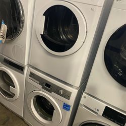 BLOMBERG 24” COMPACT WASHER DRYER SET IDEAL FOR SMALL ROOMS MOBILE HOMES RVS etc.