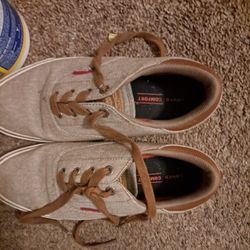 Men's Well Worn Levi Strauss Casual Shoes Size 8.5 US