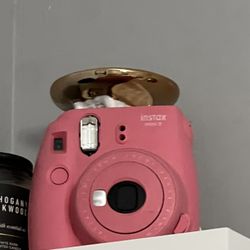 polaroid camera 