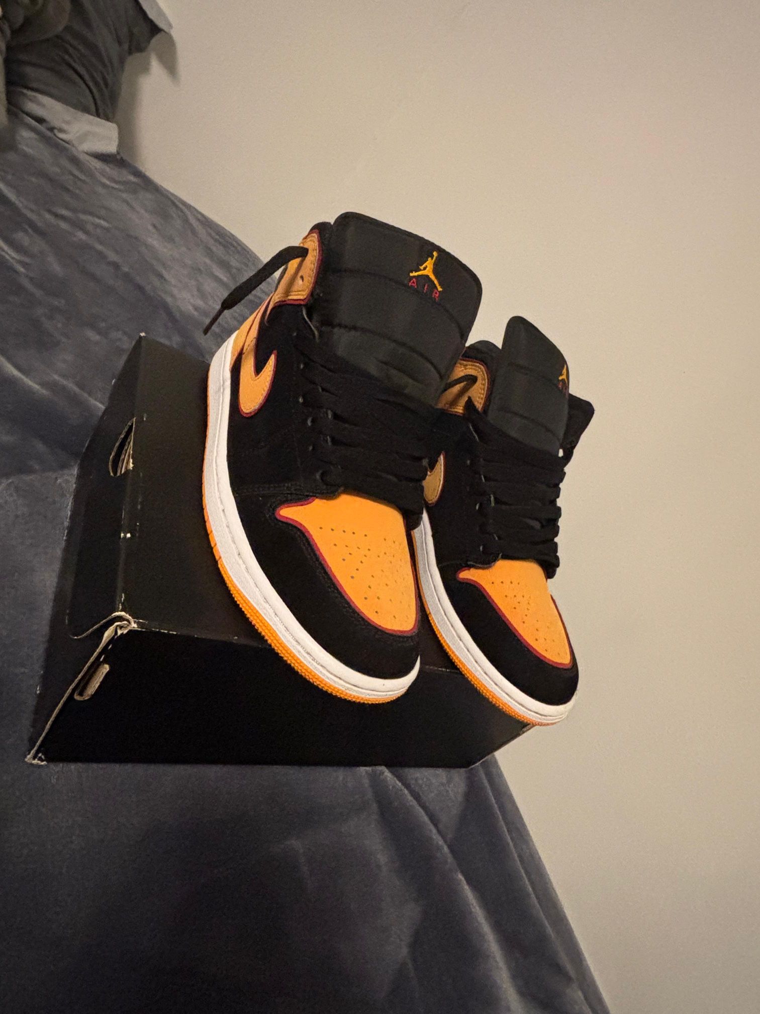 Jordan 1 Black/Vivid Orange