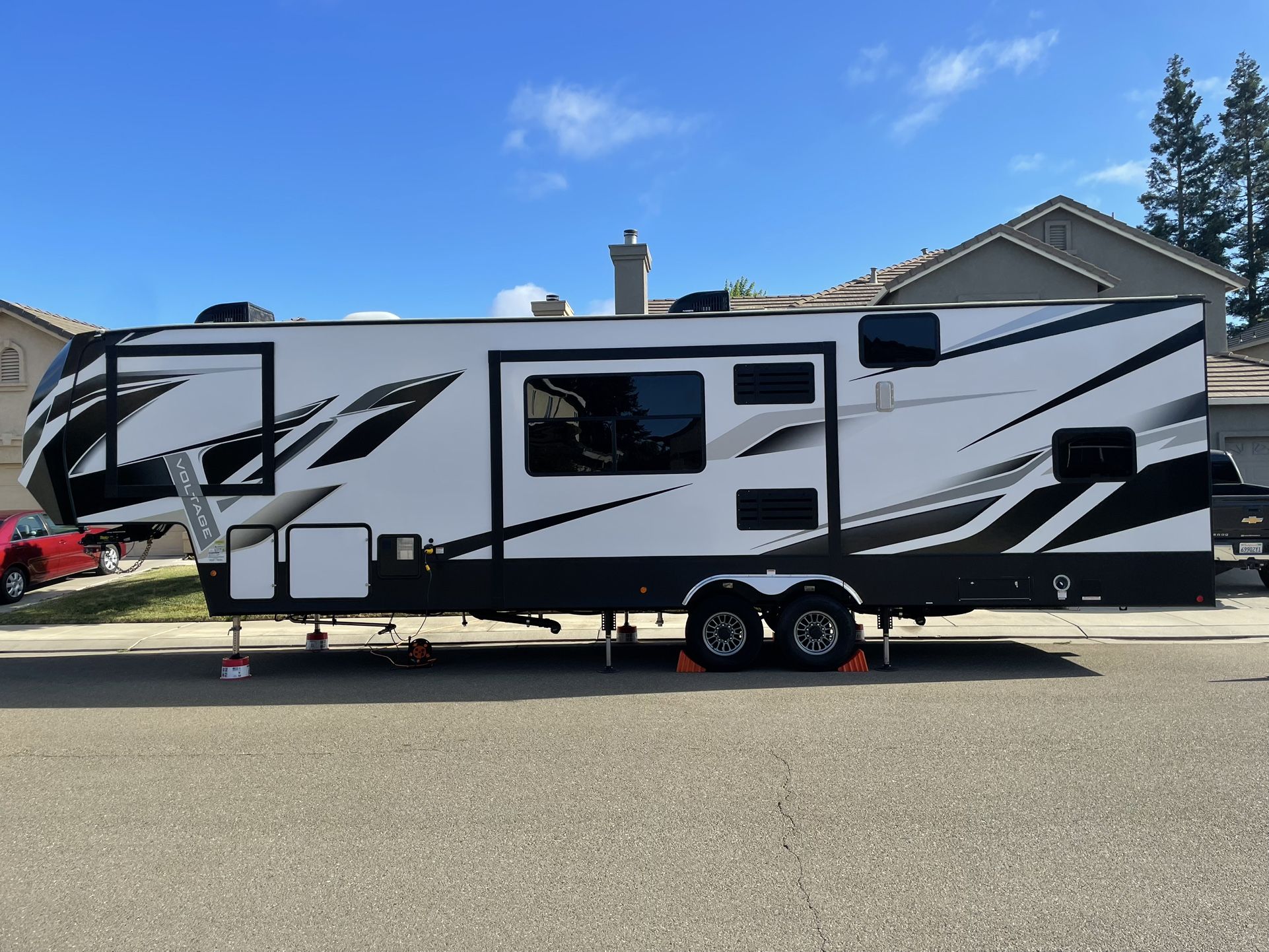 2021 Dutchman Voltage Triton 3521