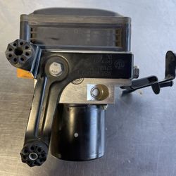 2008 BMW E60 528I ABS MODULE & LCM CAME FROM THE SAME CAR