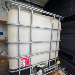 Brand New 275 Gallon Water Tank For Sale 