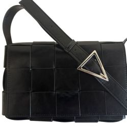 bottega veneta cassette intentions leather crossbow bag