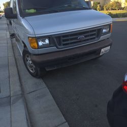 2003 Ford E-350