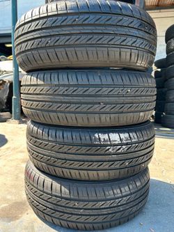 🚨🚘225/55r17 marca SENTURY en perfectas condiciones de vida las 4