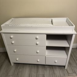 Baby dresser / Changing Table