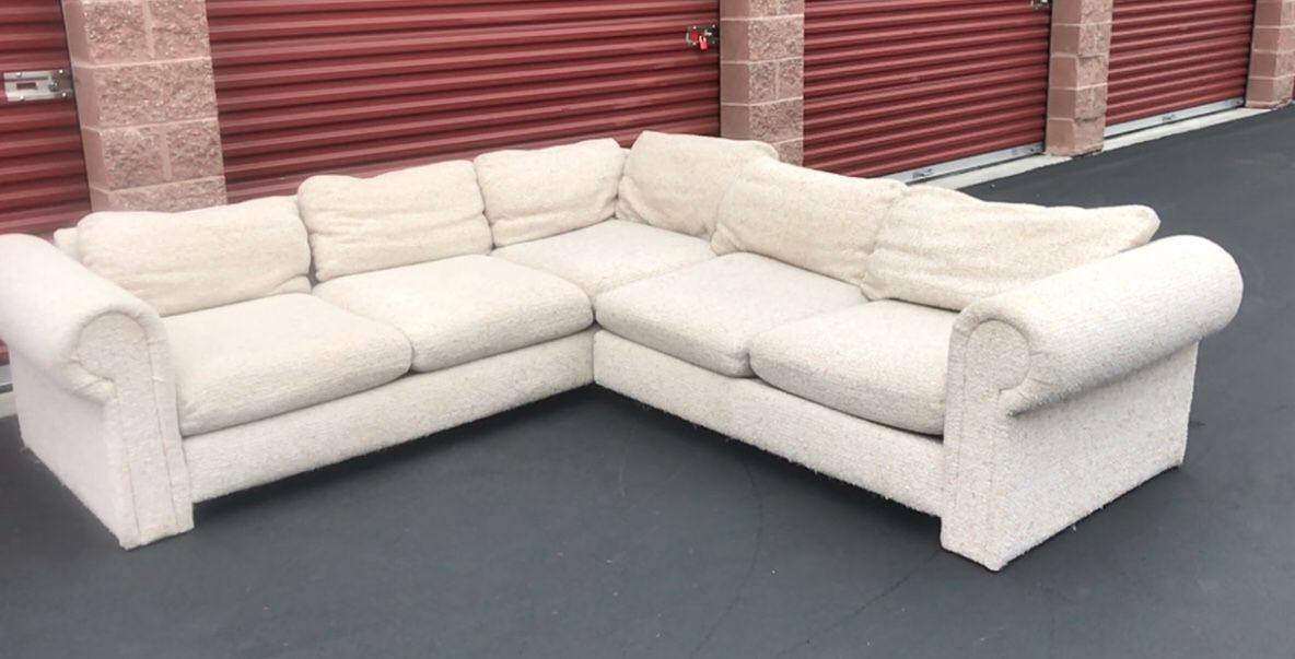 Gorgeous and comfortable sectional couch