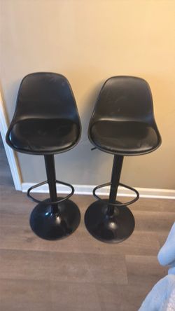 2 Barstools