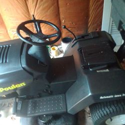 Poulan's Pro Lawn Mower Tractor 42' 