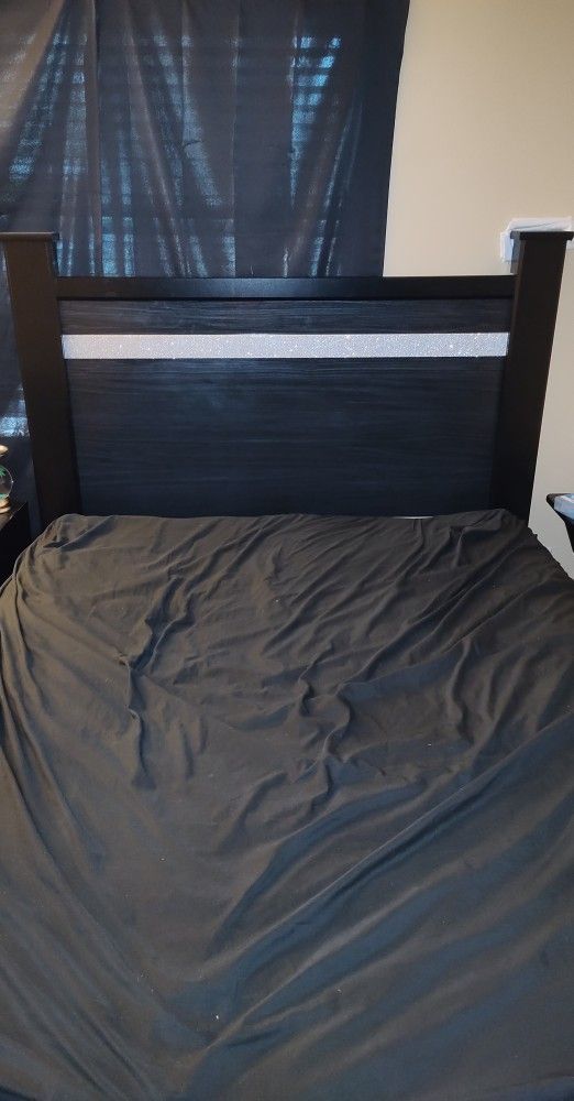 Black And Sparkle Queen Bed Frame With Memory Foam Bed