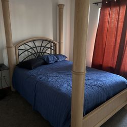 Solid wood 4 Post Bed