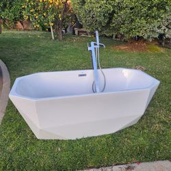Bathtub and faucet assembly