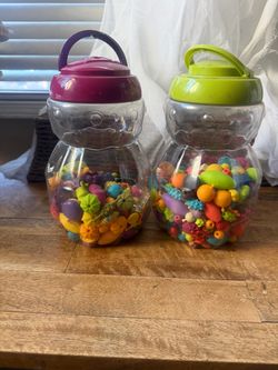 Kids activities to make bracelets or necklaces