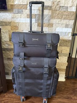 💄BYOOTIQUE 2-in-1 Soft-Sided Rolling Makeup Train Case