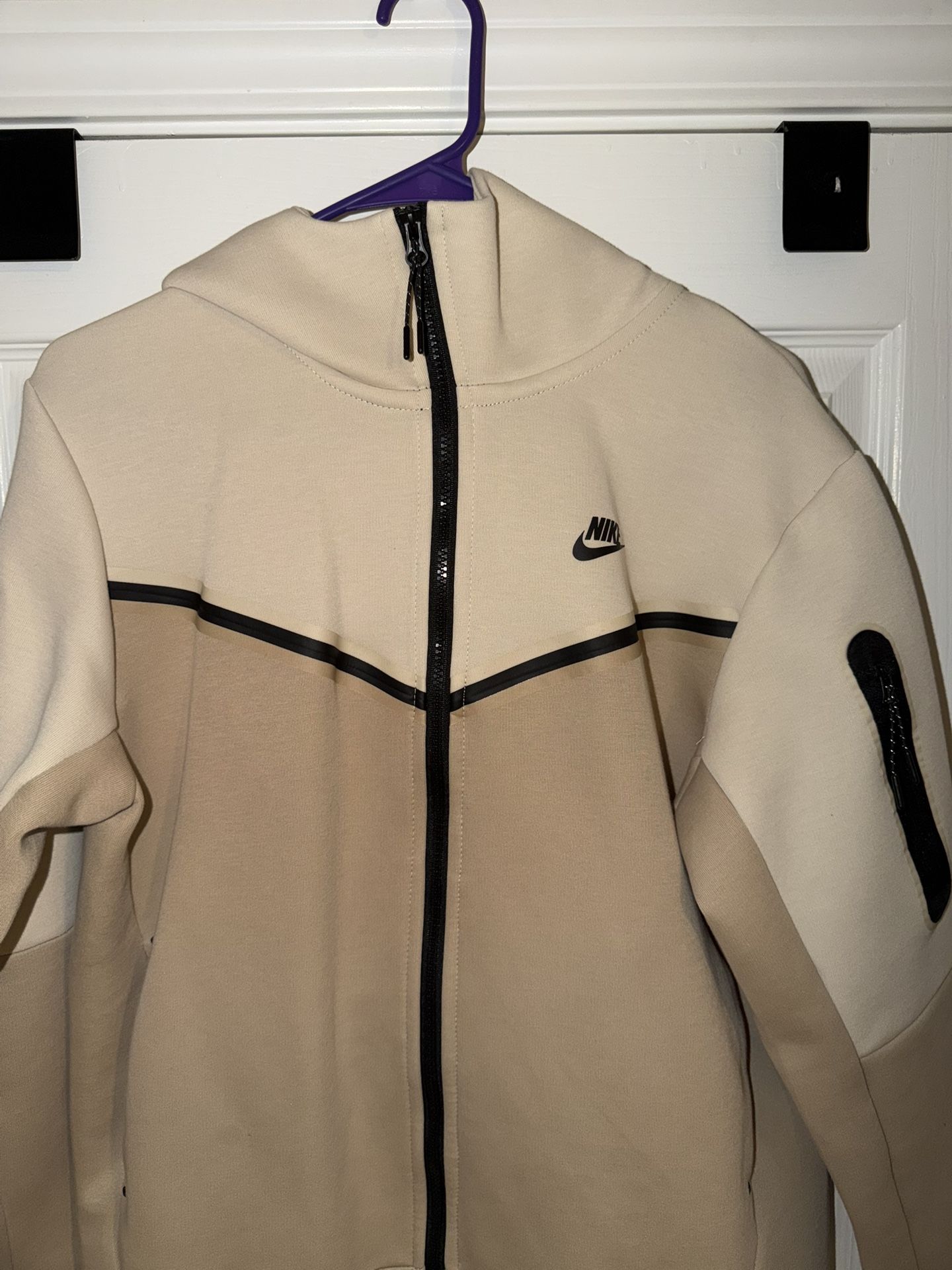 Nike Tech Size Large