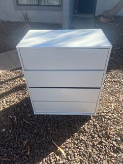 4 drawer all white dresser