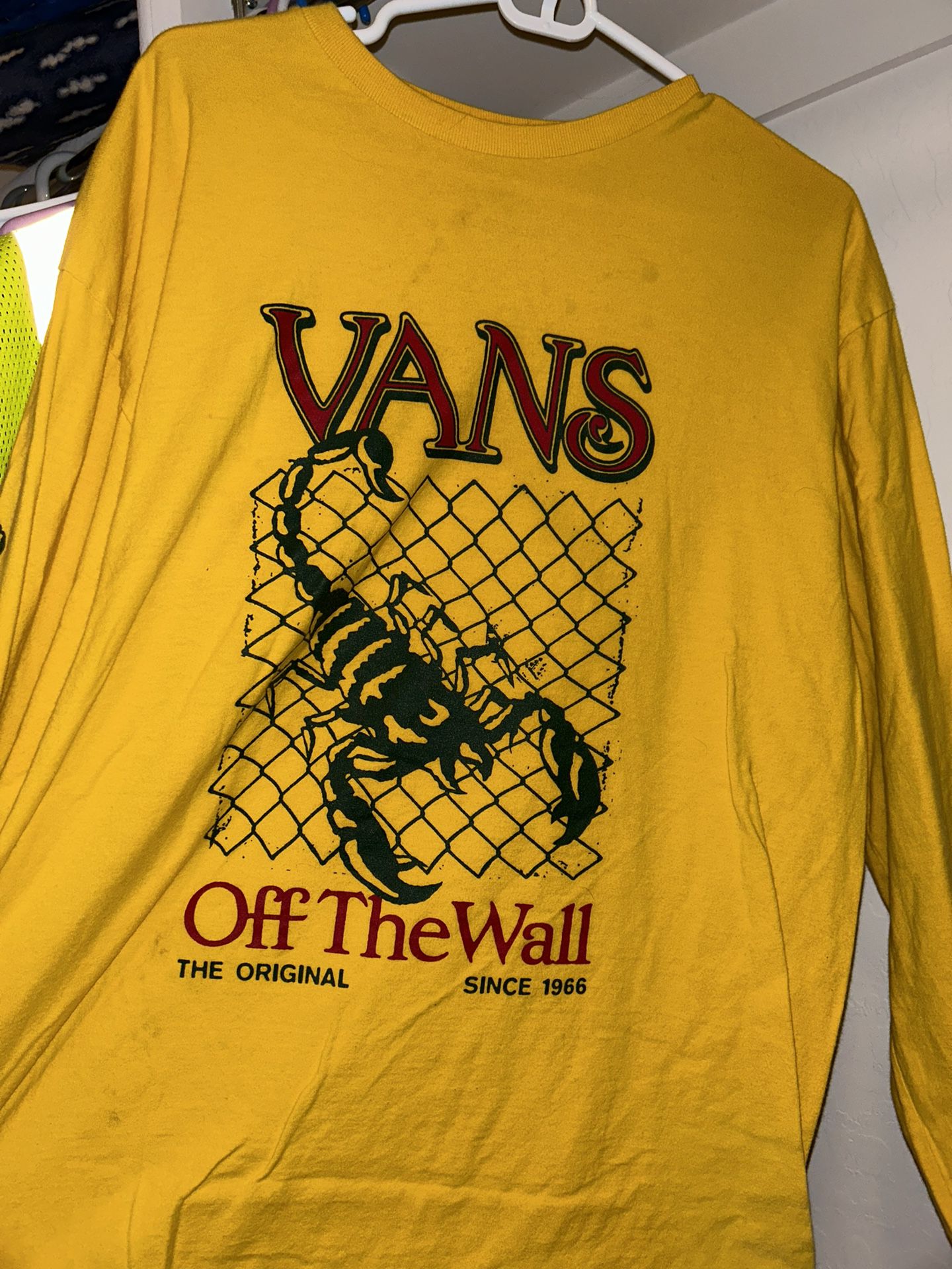 Gør alt med min kraft Breddegrad Ambient VANS Yellow Long Sleeve Shirt w/ Scorpion for Sale in Henderson, NV -  OfferUp